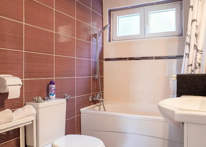 Wish - Two Bedrooms With 2 Ac Renewed Pag Town