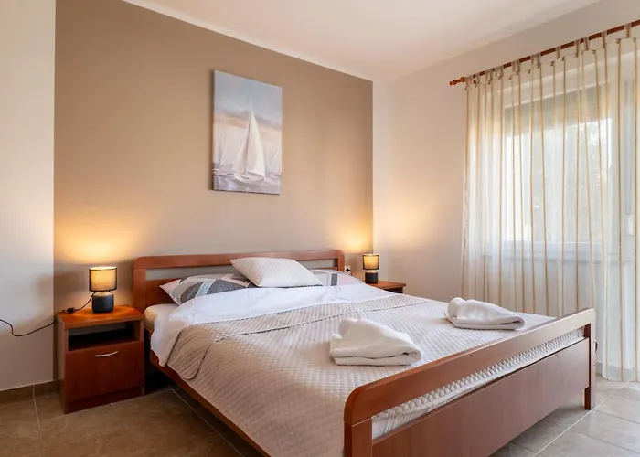 Wish - Two Bedrooms With 2 Ac Renewed